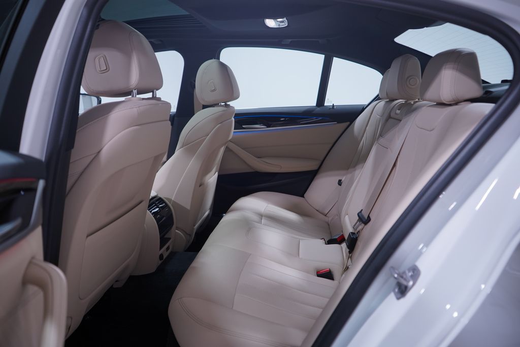Thumbnail: 2023 BMW 5 Series - 9