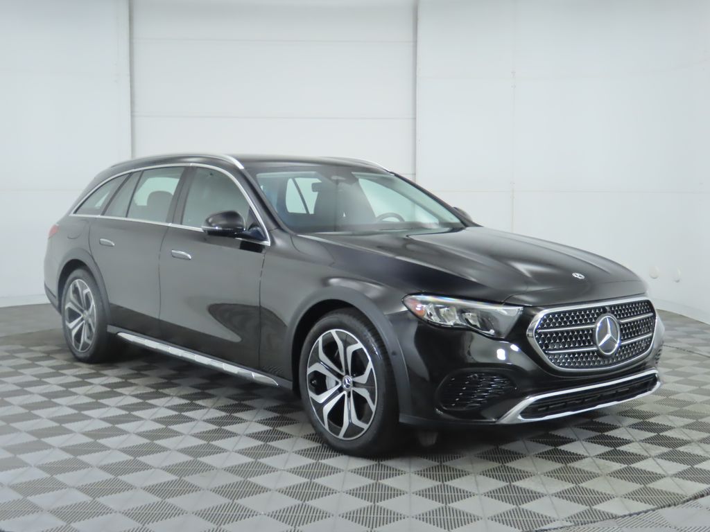 Thumbnail: 2025 Mercedes-Benz E-Class - 3