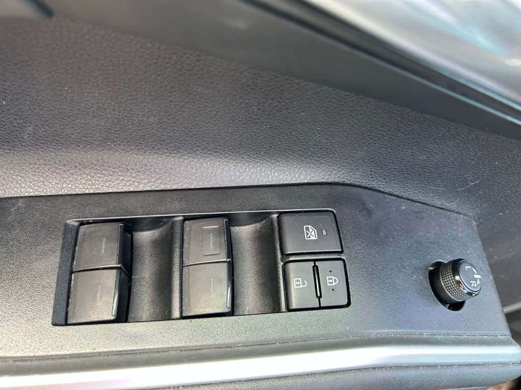 Thumbnail: 2021 Toyota Highlander - 25
