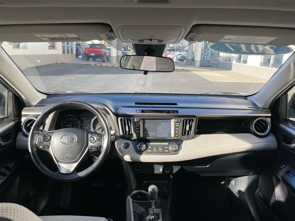 Thumbnail: 2017 Toyota RAV4 - 10