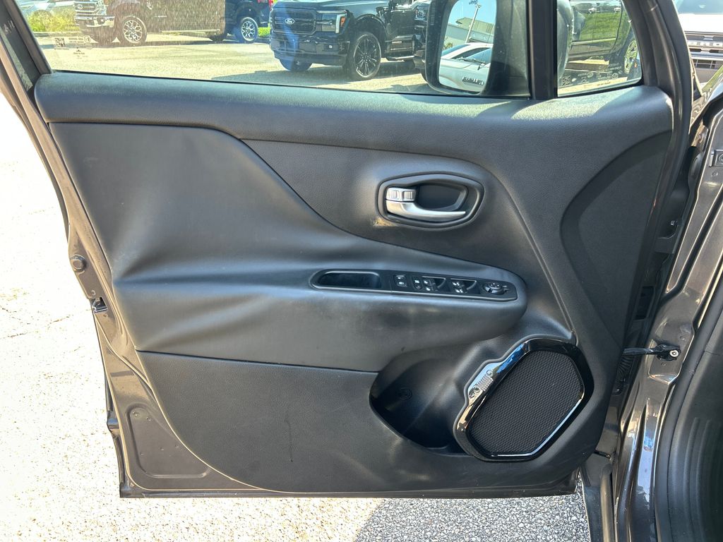 2017 Glacier Metallic Jeep Renegade Altitude FWD SUV