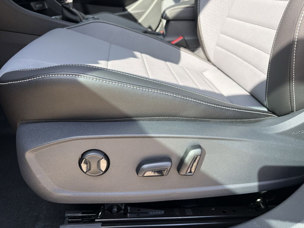 New 2026 Deep Black Volkswagen 1.5T SE image 12