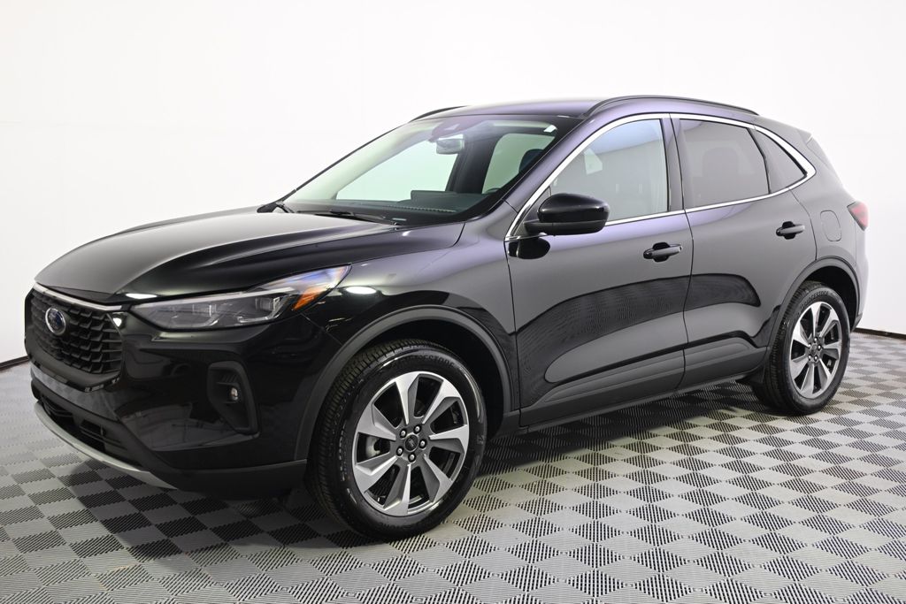 Used 2025  Ford Platinum image 2