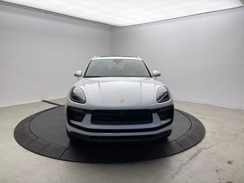Thumbnail: 2026 Porsche Macan - 10
