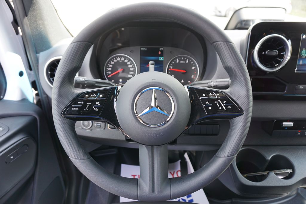 Thumbnail: 2025 Mercedes-Benz Sprinter - 30