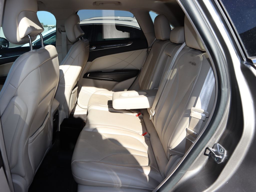 Thumbnail: 2017 Lincoln MKC - 10