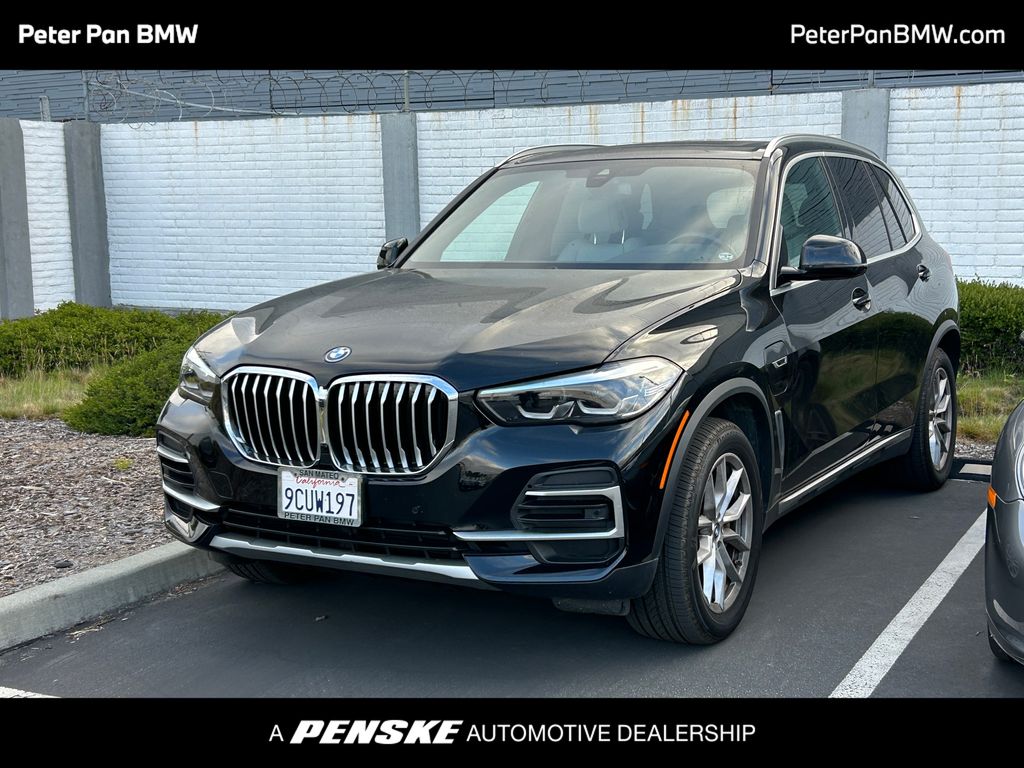 2023 BMW X5 xDrive45e Hero Image