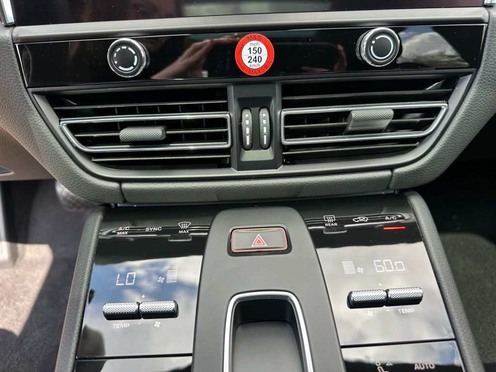 Thumbnail: 2026 Porsche Macan - 26