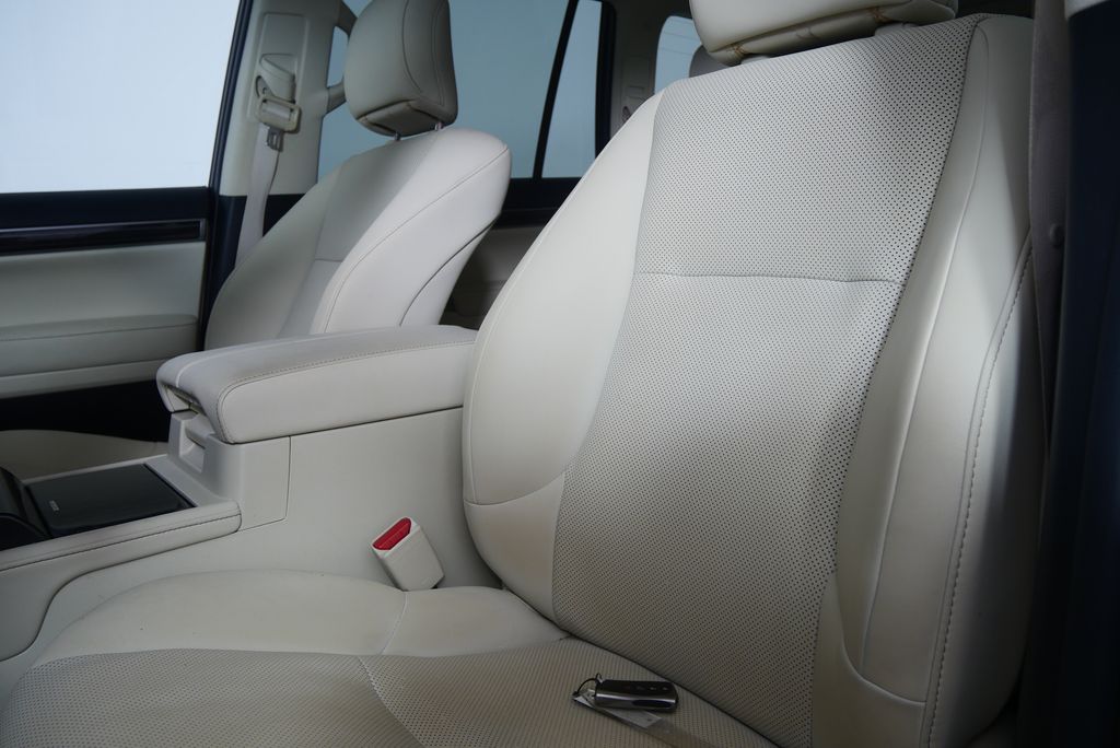 2023 Lexus GX 460 11