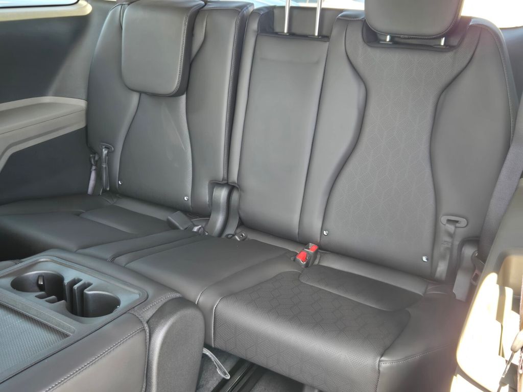 2027 Kia Carnival - $42,570