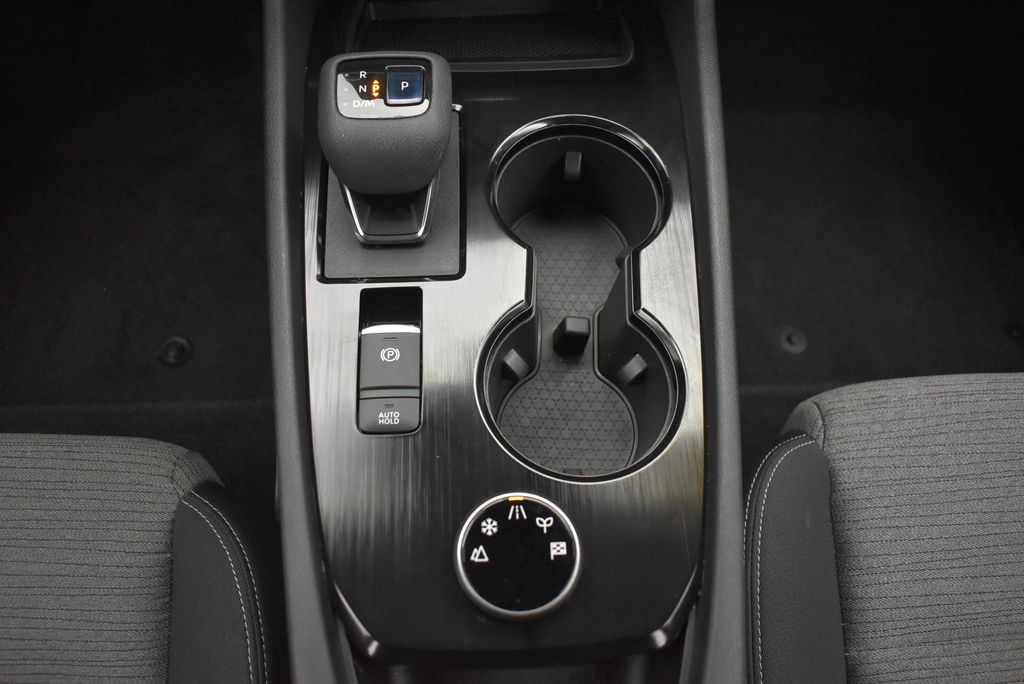 2022 Nissan Rogue SV 26