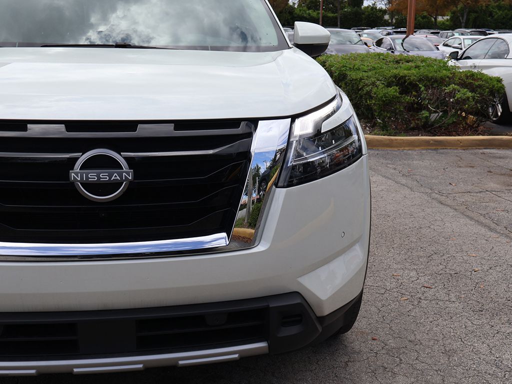 Used 2024 White Nissan SL image 15