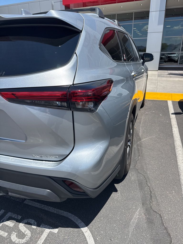 Thumbnail: 2022 Toyota Highlander - 13