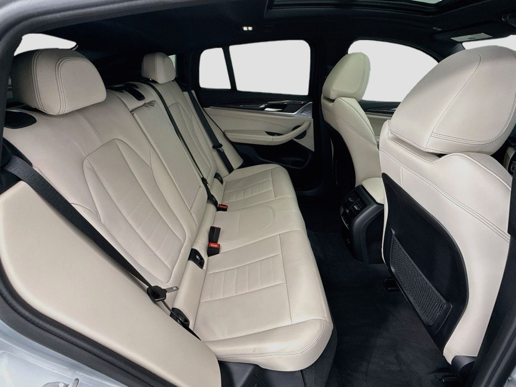 Thumbnail: 2021 BMW X4 - 21