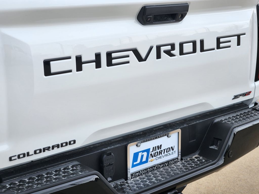 View vehicle photo 7