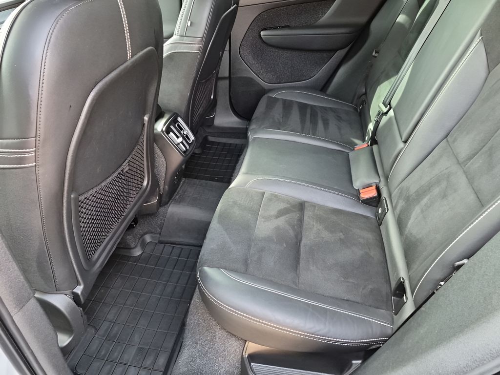 Used Car 2022 Volvo Xc40  R-design For Sale Under $25,000 In Austin, Texas