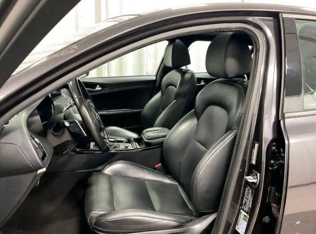 2020 Kia Stinger — photo 10