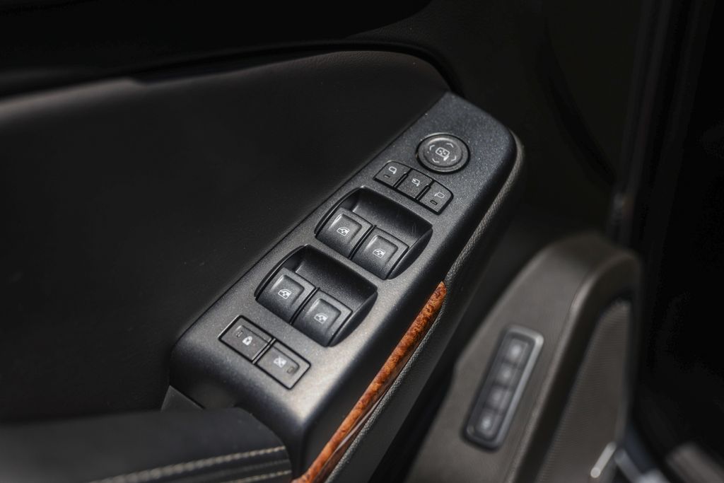 Used 2019 Gray Chevrolet Premier image 25
