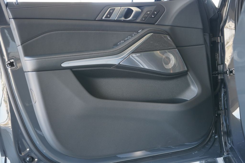 Thumbnail: 2026 BMW X5 - 10