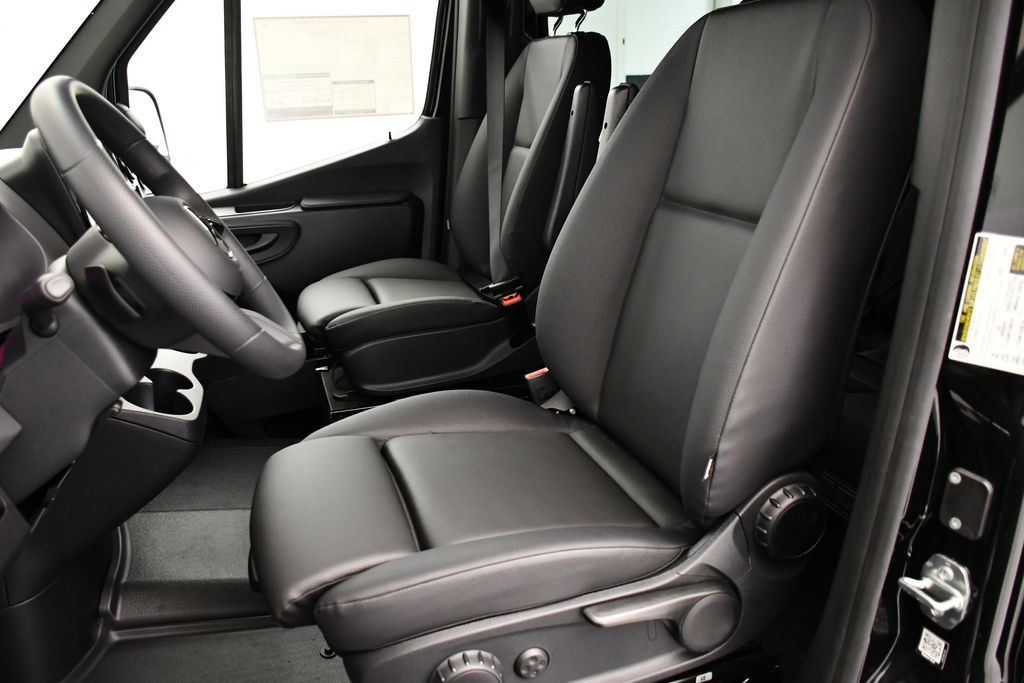 Thumbnail: 2025 Mercedes-Benz Sprinter - 29