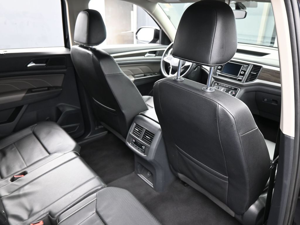 Used 2022 Deep Black Volkswagen 2.0T SE image 43