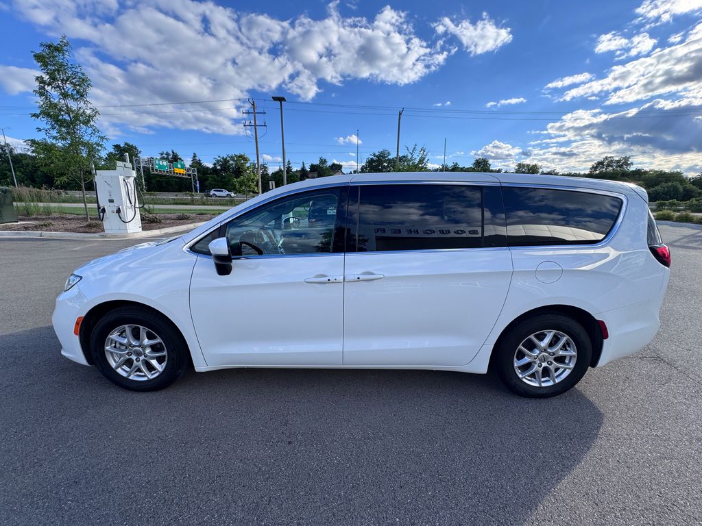 Certified Used 2023 Bright White Clearcoat Chrysler Touring L image 6