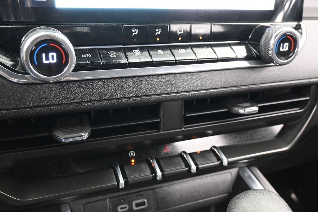 Used 2025 Summit White Chevrolet Trail Boss image 20