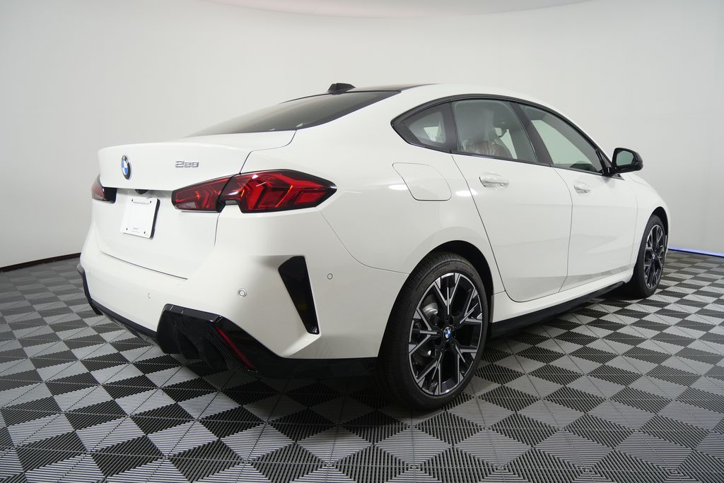 Thumbnail: 2026 BMW 2 Series - 3