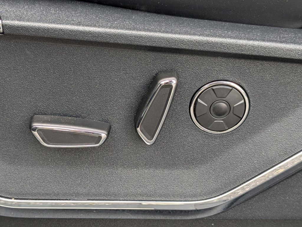 2025 Ford F-150 Lightning Platinum