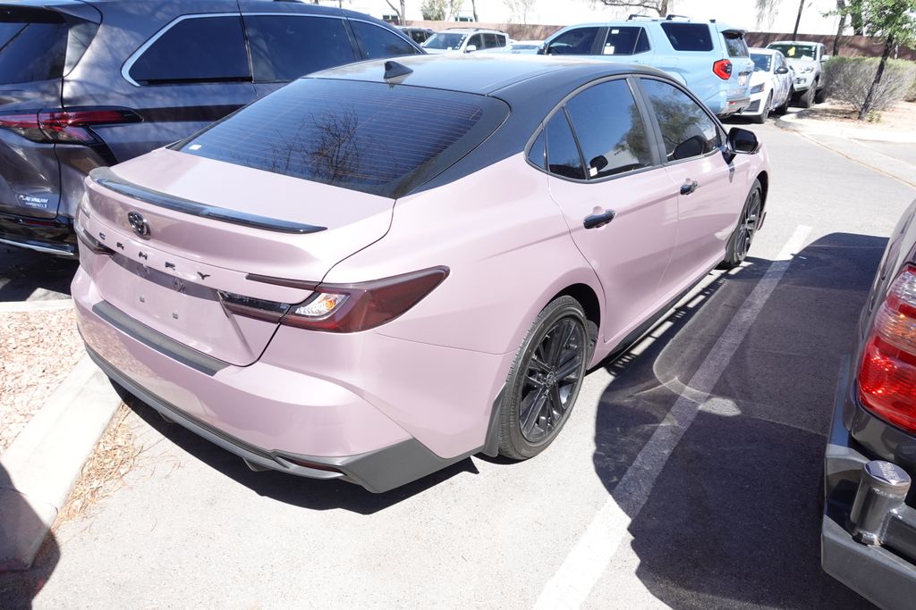 2025 Toyota Camry SE Hybrid's photo