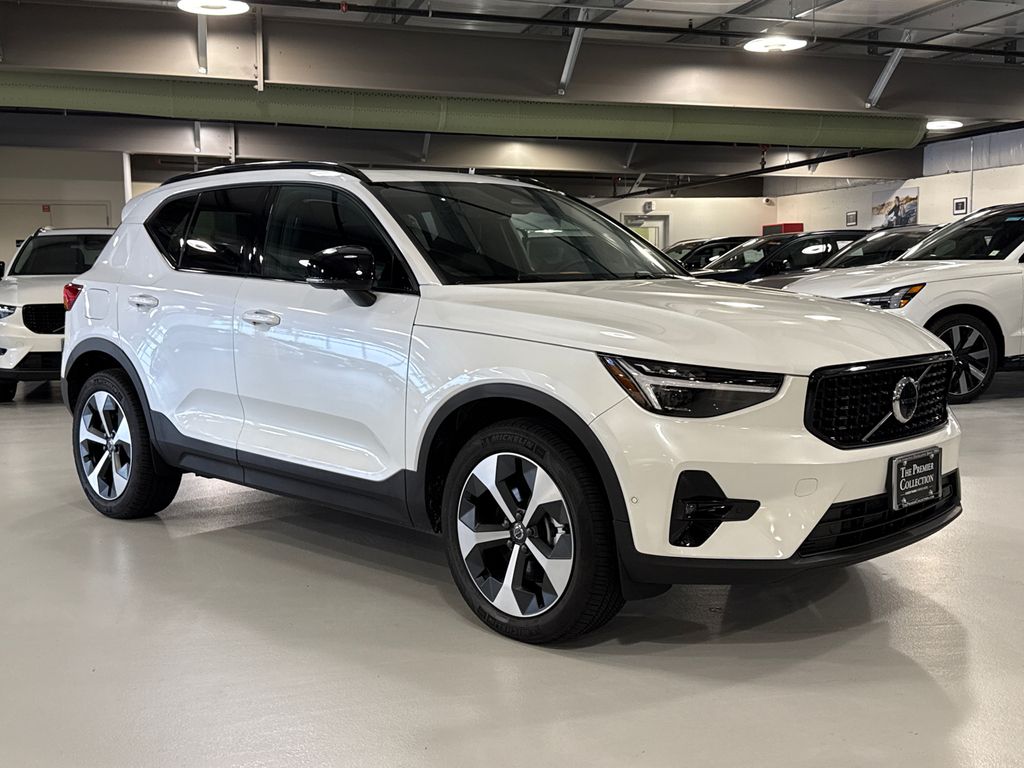  2026 Volvo XC40 B5 Plus AWD   