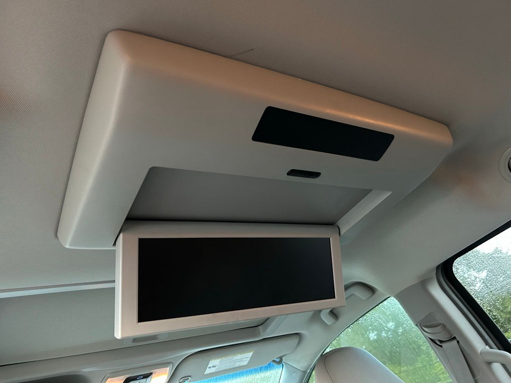 Thumbnail: 2017 Toyota Sienna - 14