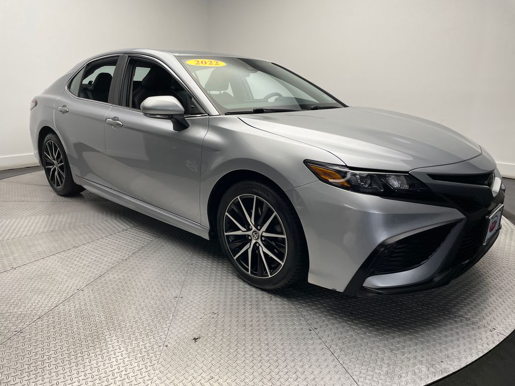 2022 Toyota Camry SE 3