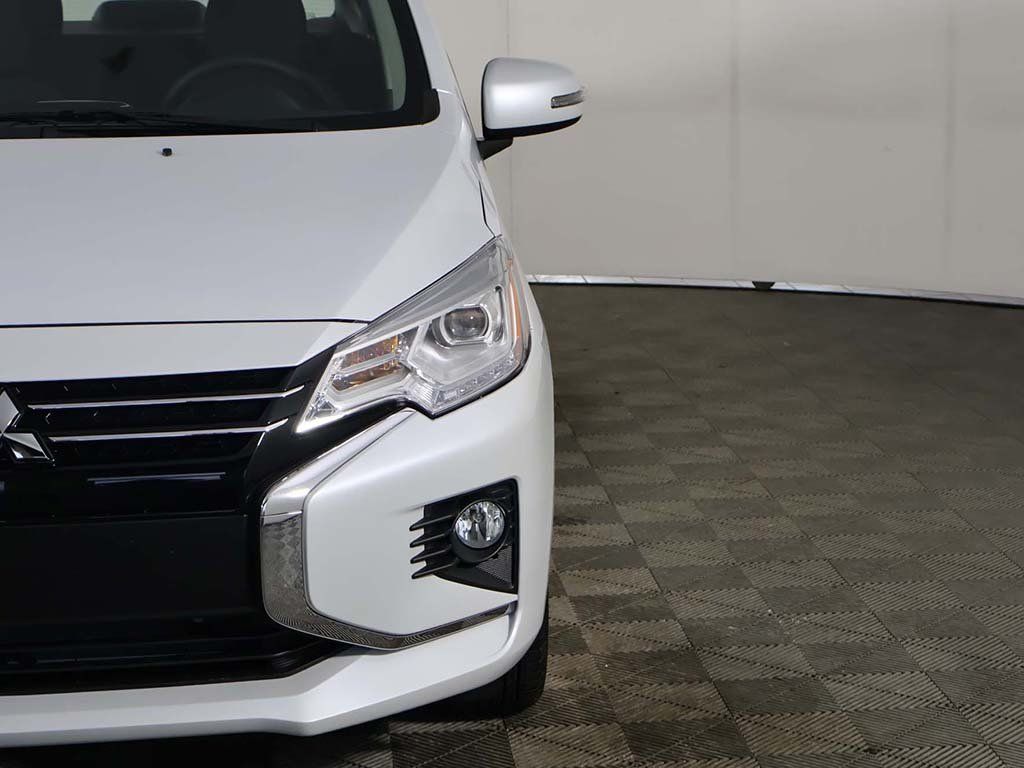 Used 2024 White Mitsubishi SE image 12