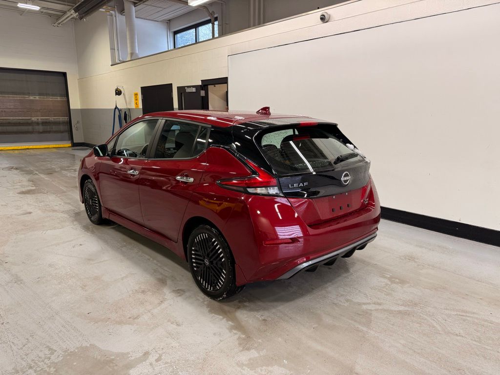 Thumbnail: 2023 Nissan Leaf - 3