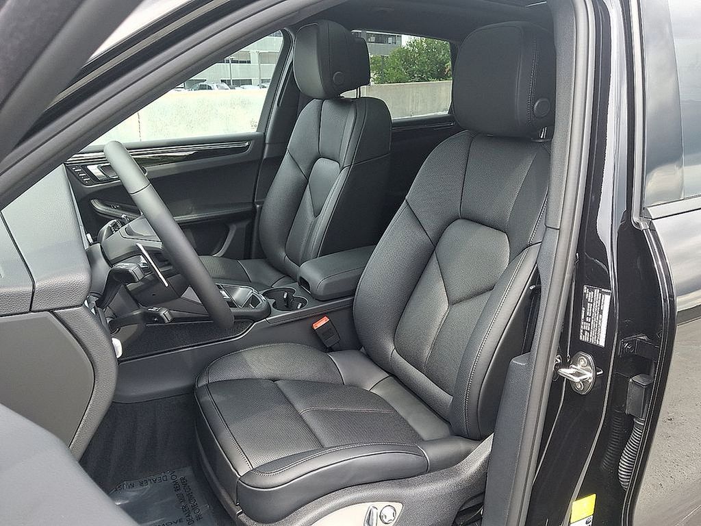 Thumbnail: 2026 Porsche Macan - 5