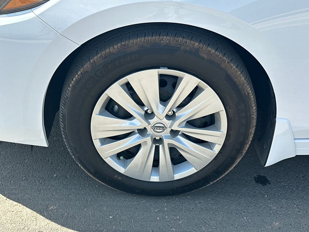 Used 2025 White Nissan S image 11