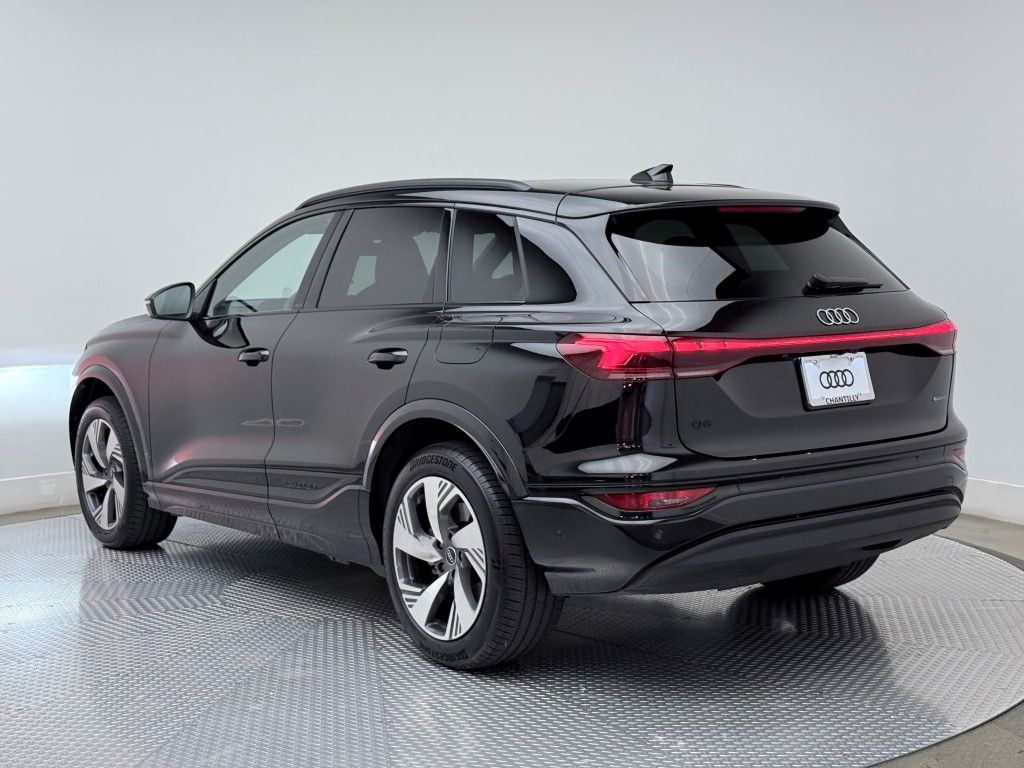 Thumbnail: 2025 Audi Q6 e-tron - 10