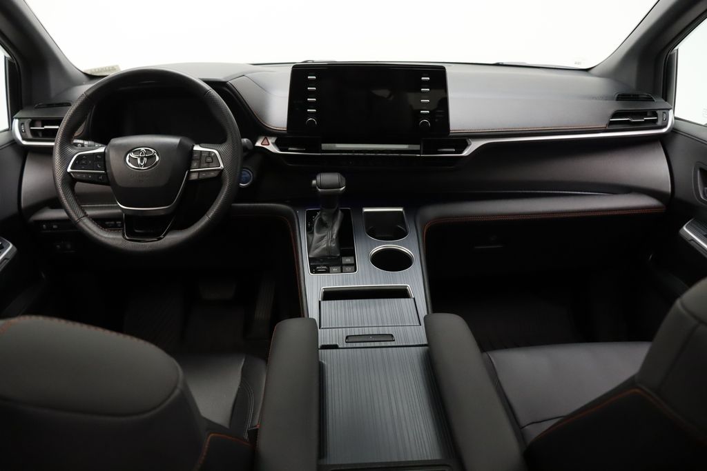 2022 Toyota Sienna XSE 23