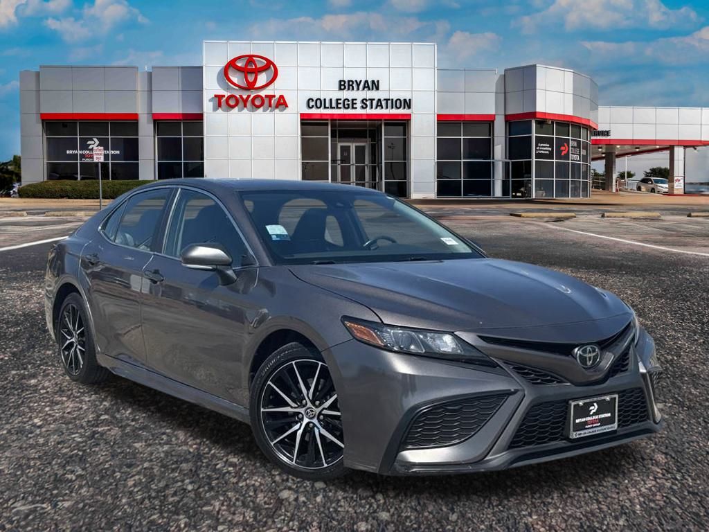 2022 Toyota Camry SE photo