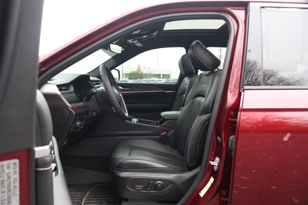 Thumbnail: 2024 Jeep Grand Cherokee - 29