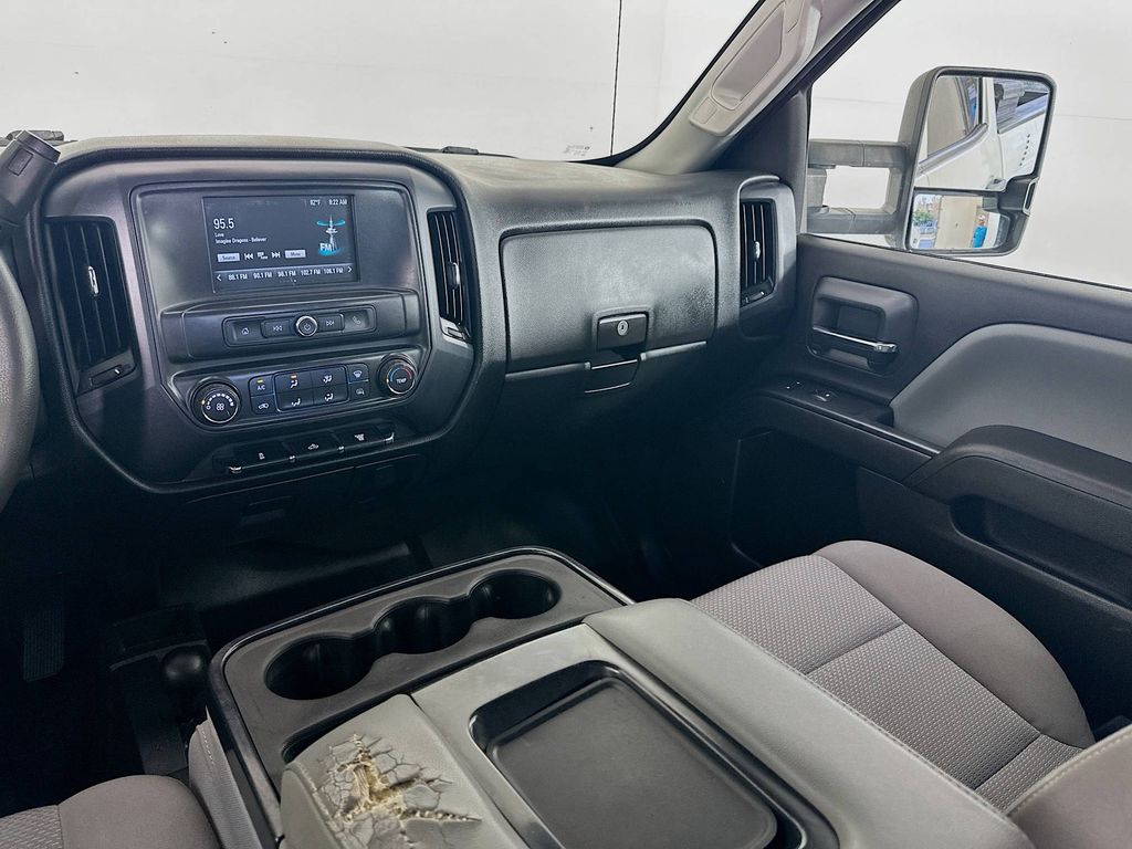 Thumbnail: 2016 Chevrolet Silverado 3500 - 22