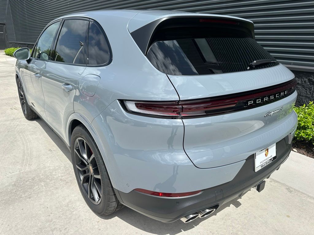 Thumbnail: 2025 Porsche Cayenne - 3