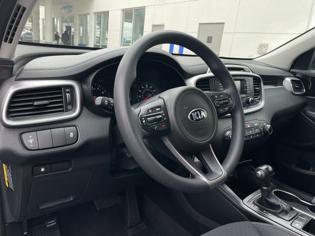 2017 Kia Sorento LX 26