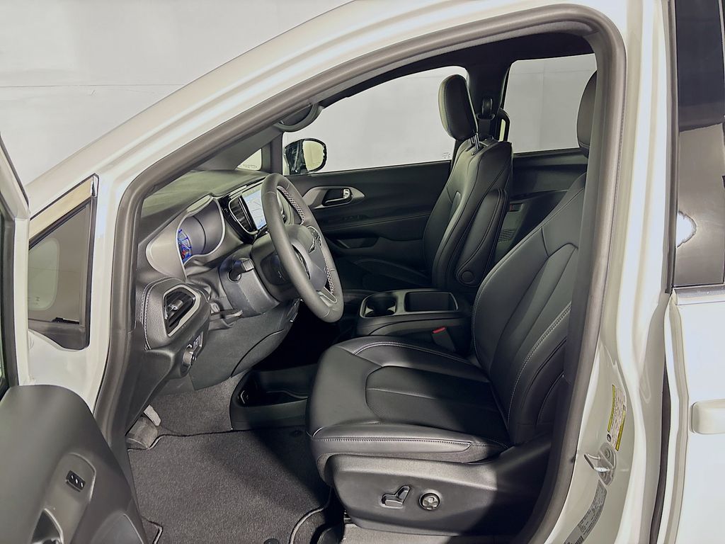 2025 Chrysler Pacifica Hybrid Select