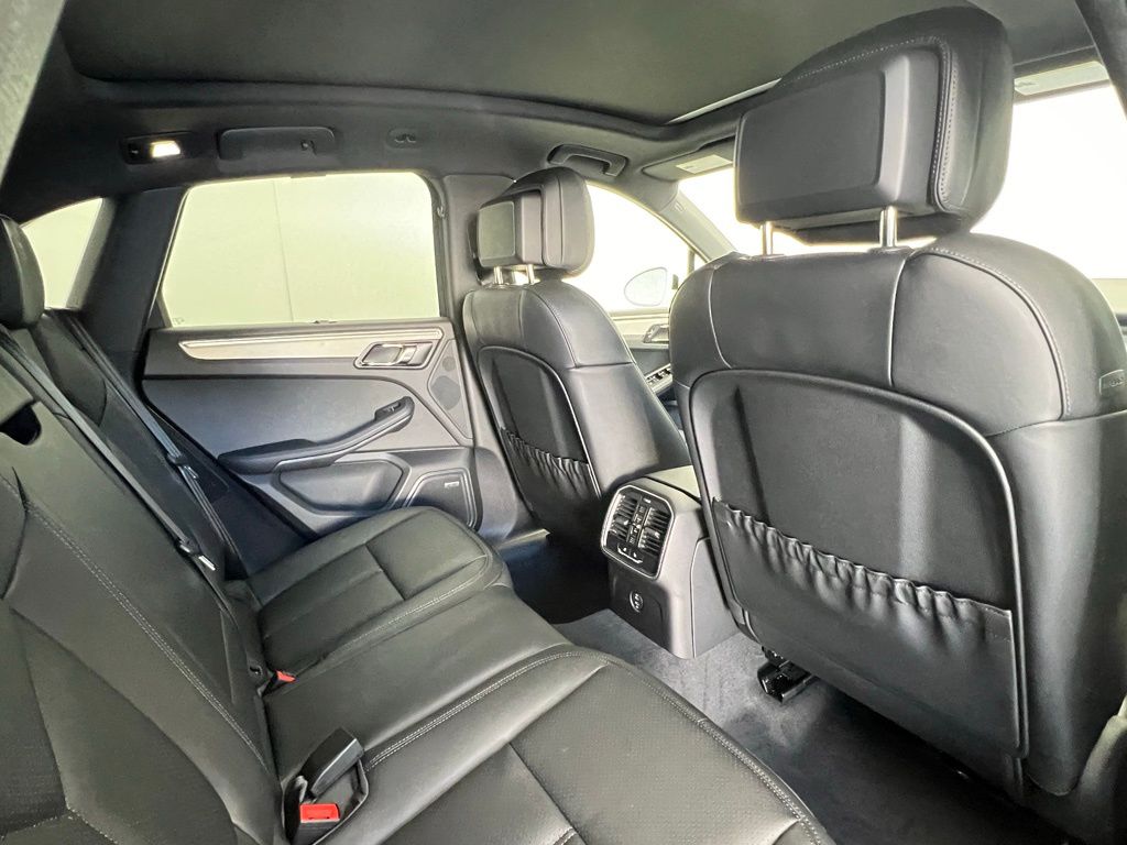 Thumbnail: 2026 Porsche Macan - 16