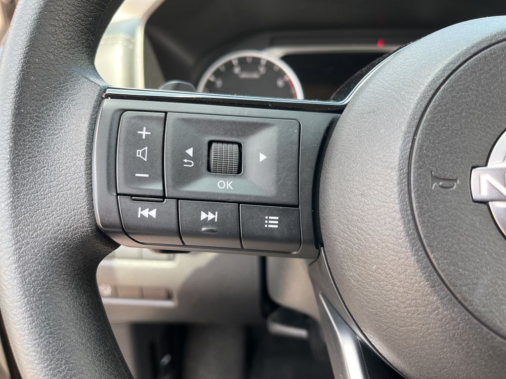 2023 Nissan Rogue SV 21