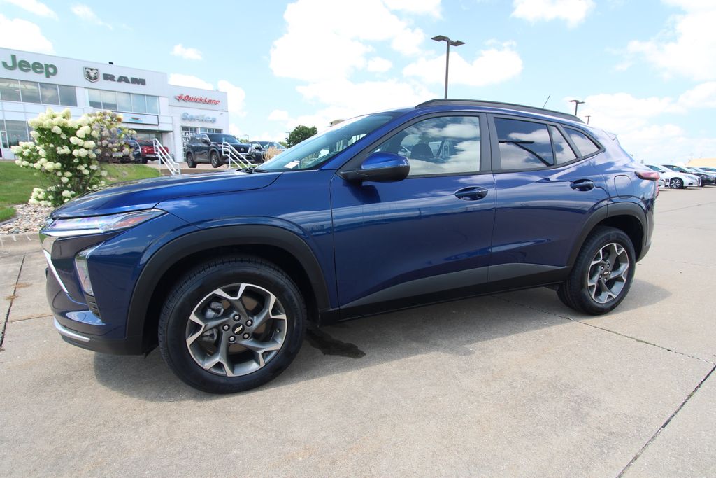 Used 2024 Chevrolet Trax SUV