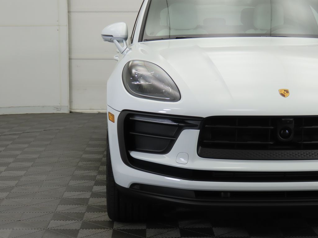 Thumbnail: 2025 Porsche Macan - 12