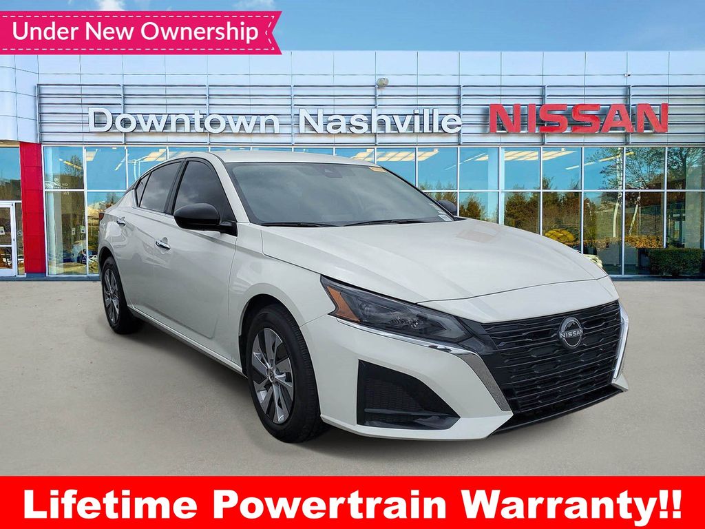 Glacier White 2025 Nissan Altima Sedan Front-Wheel Drive Continuously Variable Transmission